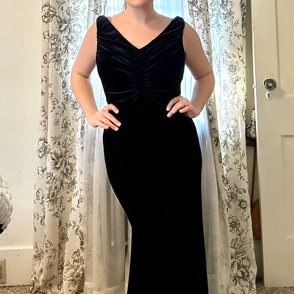 Onyx Dresses & Skirts - Onyx Black Velvet V-Neck Maxi Dress Vintage